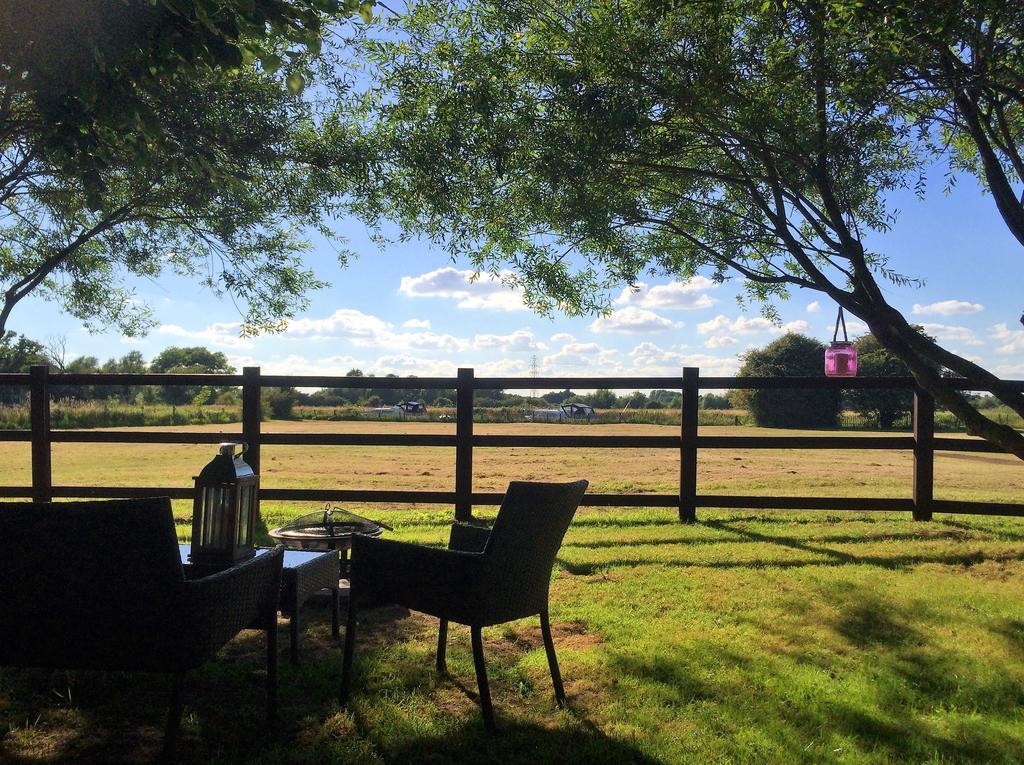 Oxford Riverside Glamping Экстерьер фото